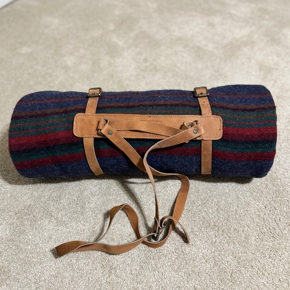 Woolrich Stadium Blanket with adjustable leather straps - Picture 1 of 4